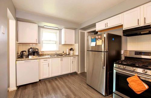 Maple Heights House | Maple Heights 3BR Cozy and Spacious