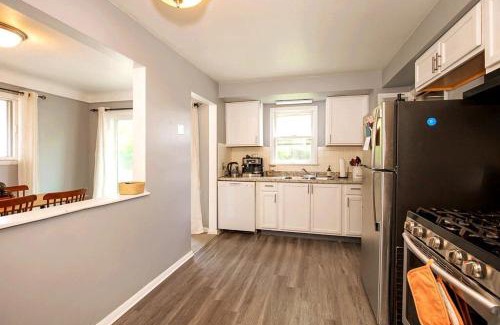 Maple Heights House | Maple Heights 3BR Cozy and Spacious