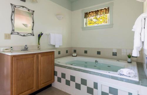 Hallowell Bed & Breakfast | Maple Hill Farm Inn