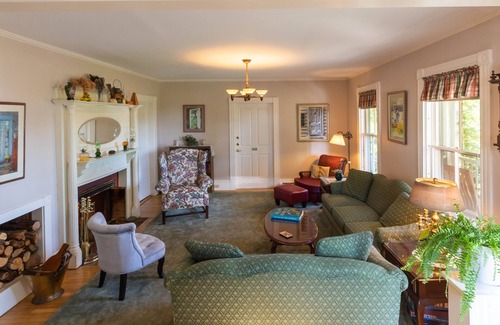 Hallowell Bed & Breakfast | Maple Hill Farm Inn
