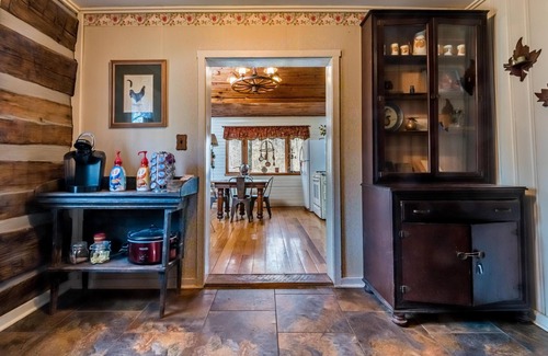 Helmsburg Cabin | Maple Hills Cabin - Located in Brown County, IN