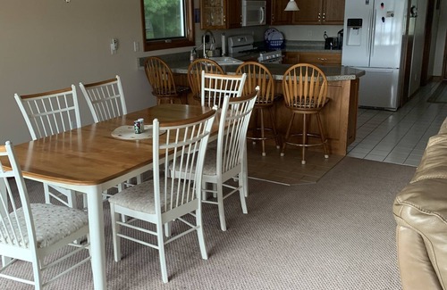 Paw Paw House | Maple Lake 4 Bedroom 2 Bathroom Retreat