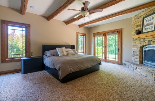 Liberty Center Cabin | Maple Lake Lodge - peaceful 14 acre retreat