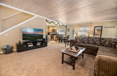 Meadowbrook Estates Cabin | Maple Lane Lodge - Hot Tub, Air Hockey, Shuffle Board, Fire Pit