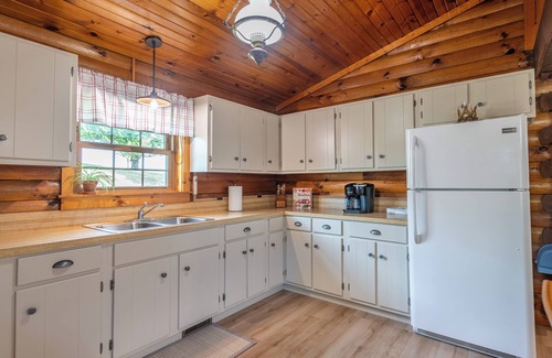 Millersburg House | Maple Leaf Cabin | 4 Bed, 2 Bath