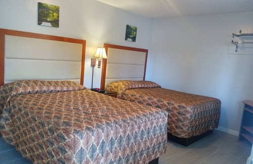 New Milford Hotel | Maple Leaf Motel