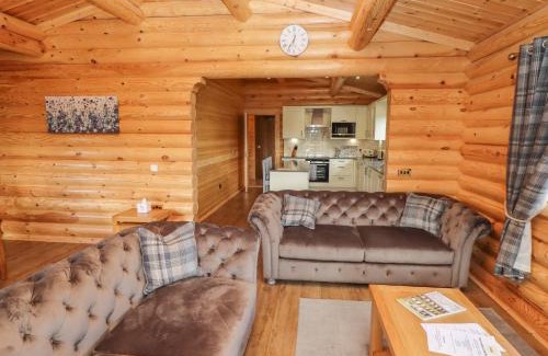 Castle Bytham House | Maple Lodge