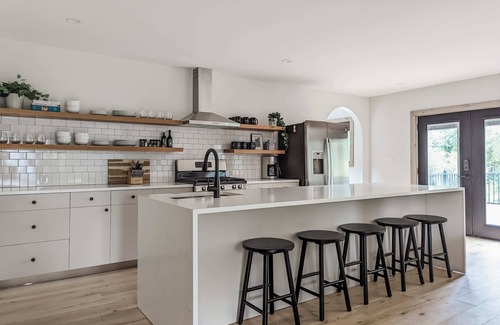 Hunter House | Maple Lodge - Luxury Cabin, Kid-Friendly