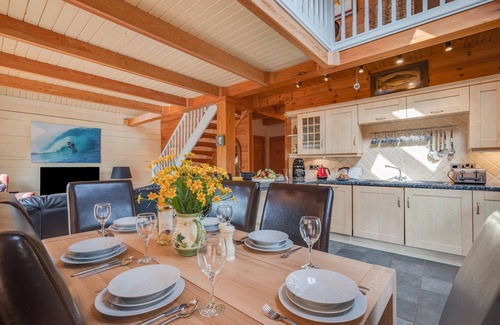 Little Petherick House | Maple Lodge - Three Bedroom House, Sleeps 6
