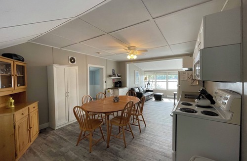 Leeds and the Thousand Islands Cottage | Maple Ridge - Charleston Lake Ontario
