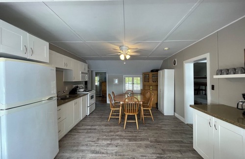 Leeds and the Thousand Islands Cottage | Maple Ridge - Charleston Lake Ontario