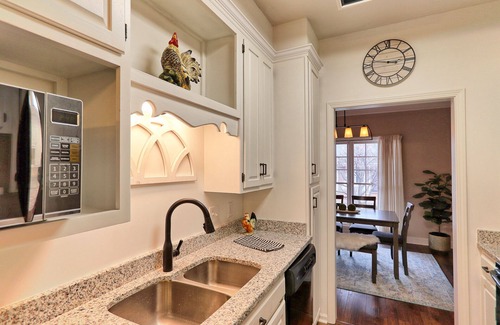 Columbia House | Maple Roost - A Stroll to Downtown Columbia & Square