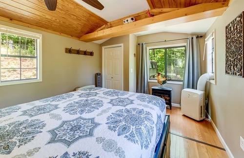 Dawsonville House | ★ Maple Rooster Cottage ★ Private MTN Retreat - Covered Deck