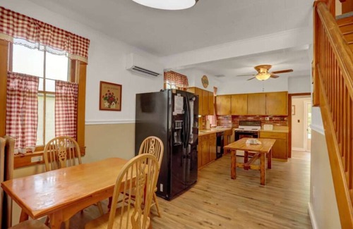 Hesston House | Maple Station - Raystown Lake: Seven Points Marina