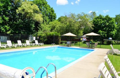 Williamstown Hotel | Maple Terrace Motel