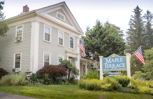 Williamstown Hotel | Maple Terrace Motel