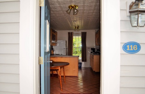 Williamstown Hotel | Maple Terrace Motel