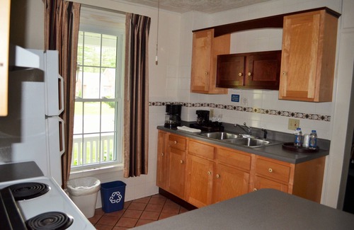Williamstown Hotel | Maple Terrace Motel