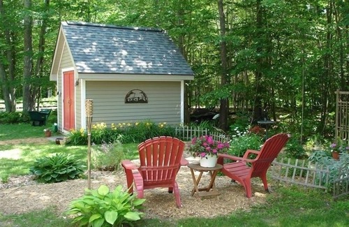 Interlochen Cottage | Maple Woods Cottage on beautiful Bass Lake #PSTR 22-071n6 adults/2 children