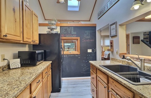 Ellicottville House | Maples Retreat ~ Wood Fireplace ~ Cozy Vibes ~Beautiful Views!