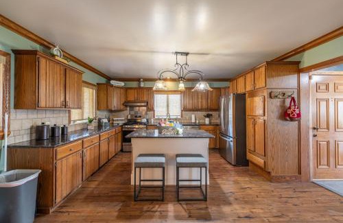 Fowler House | Maplewood Farmhouse + Hot tub