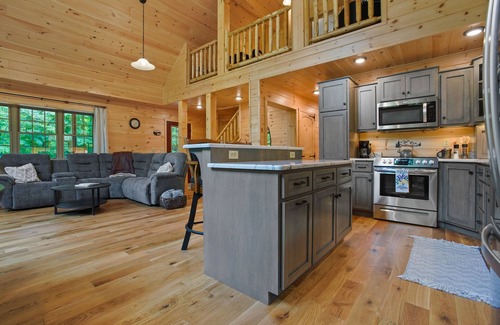 Robertsdale Cabin | Maplewood Haven | HOT TUB, Outdoor TV, Turf + Patio!