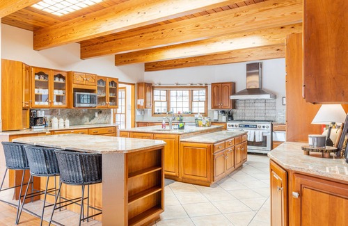 Hunter House | Maplewood Manor, 8BR w/Hot Tub, Gym, Fire Pit, Near Hunter/Windham Skiing