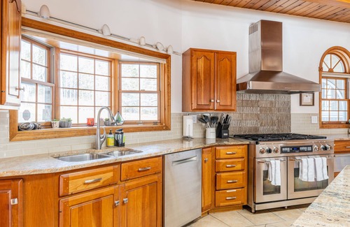 Hunter House | Maplewood Manor, 8BR w/Hot Tub, Gym, Fire Pit, Near Hunter/Windham Skiing
