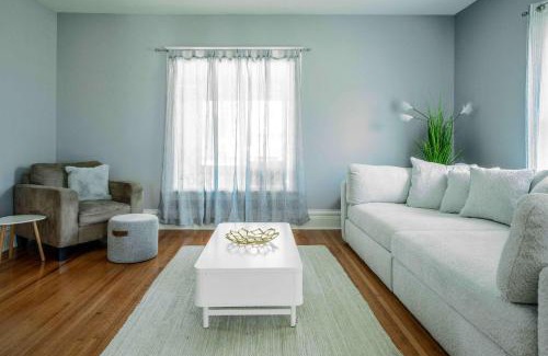 Walworth House | Maplewood Manor - Chic 6 BDR Downtown Walworth
