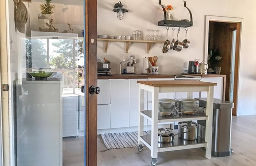Anchor Bay Cottage | Mar a Vista: Cozy Coastal Cottage with Modern Amenities