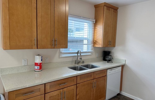 Del Rey Apartment | Mar Vista 2bd Room Apt with Parking
