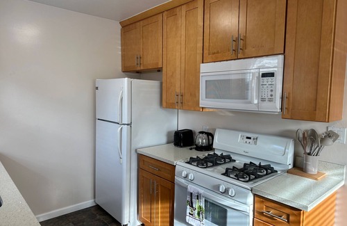 Del Rey Apartment | Mar Vista 2bd Room Apt with Parking