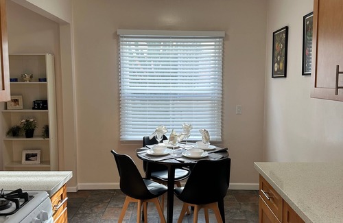 Del Rey Apartment | Mar Vista 2bd Room Apt with Parking