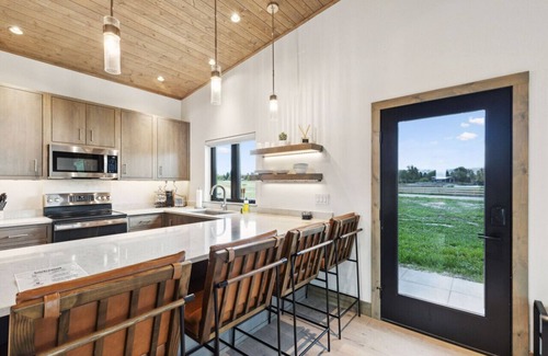 Grantsdale Cabin | Mara Luxury Cabin- Maple