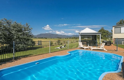 Broke House | Maranda Country Estate - Maranda Country Estate 5 Bedrooms with Spa & Pool