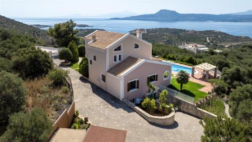 Sternes Apartment | Marathi Hilltop Oasis Sea View Villa