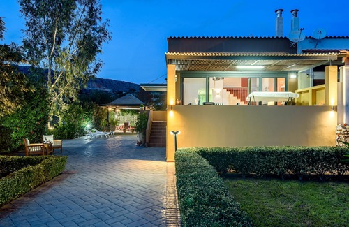 Marathi Villa | Marathi Oasis Beach Villa (sleeps 5)