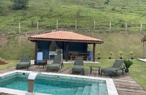 Sao Jose dos Campos House | Maravilhoso sítio com piscina e churrasqueira