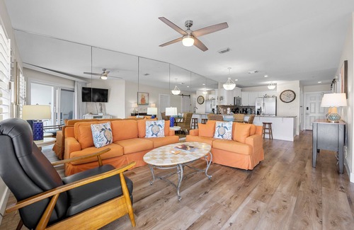 Fort Walton Beach - Destin Condo | Maravilla Top Floor Gulf Front Condo on Miramar Beach-NEWLY RENOVATED