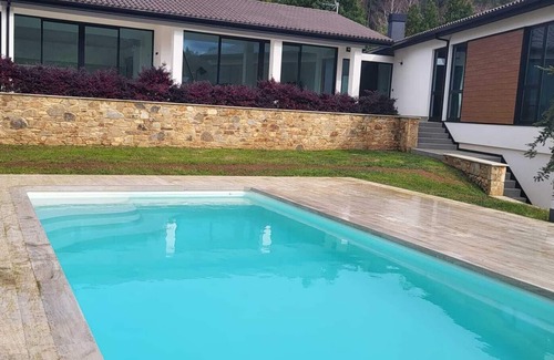 Dorneda House | Maravillosa Casa con Piscina en Oleiros