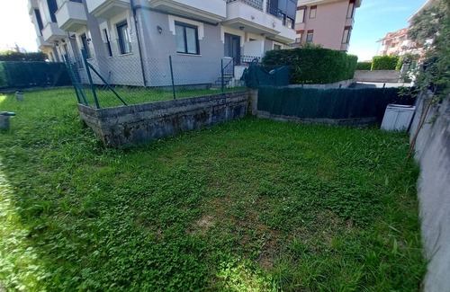 Noja Condo | Maravilloso Bajo con Gran Jardín