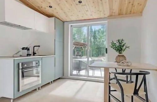 Amherst Apartment | Marbella Cabins: Estate Retreat near Tremblant