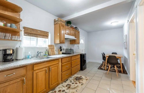 Redwood City House | @ Marbella Lane - 2BR Guest House |DTWN RWC| Pking