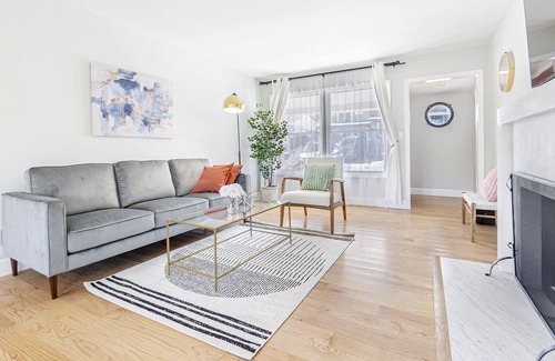 South San Mateo House | @ Marbella Lane - 3BR w/Deck near Beresford Park
