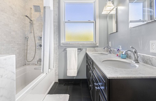 South San Mateo House | @ Marbella Lane - 3BR w/Deck near Beresford Park
