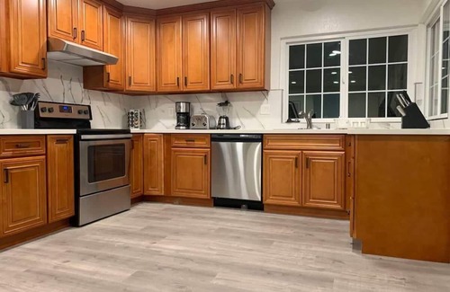 Union City House | @ Marbella Lane - 4BR Alluring Home