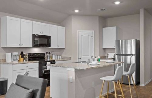 Austin House | @ Marbella Lane - Amazing 4BR Lakeview Home