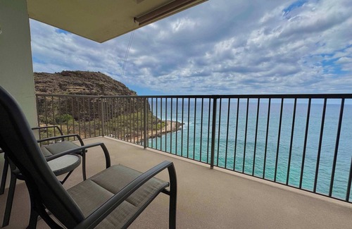 Makaha House | @ Marbella Lane - Beachfront Haven w/MT Views!