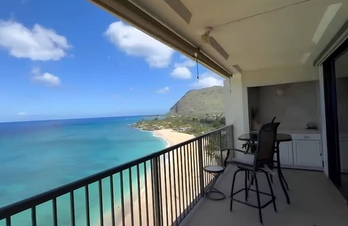 Makaha House | @ Marbella Lane - Beachfront Haven w/MT Views!