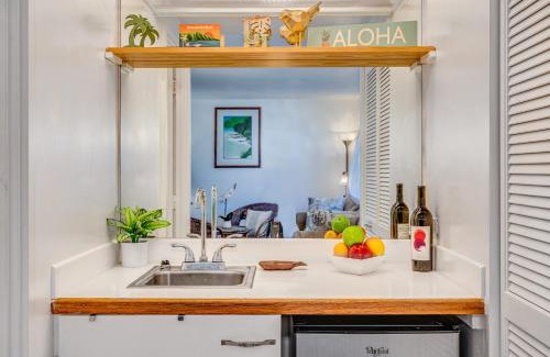 Diamond Head - Kapahulu - St. Louis Apartment | @ Marbella Lane - Breezy Studio@Diamond Head Beach Hotel